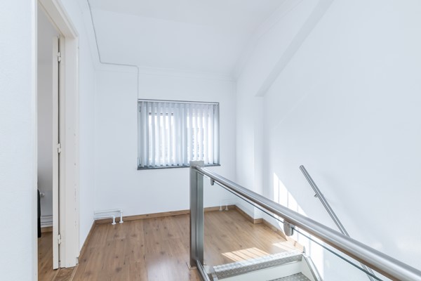 Foto - Verkocht onder voorbehoud: Verrassend ruime en instapklare gezinswoning met diepe zonnige tuin in Hoensbroek
